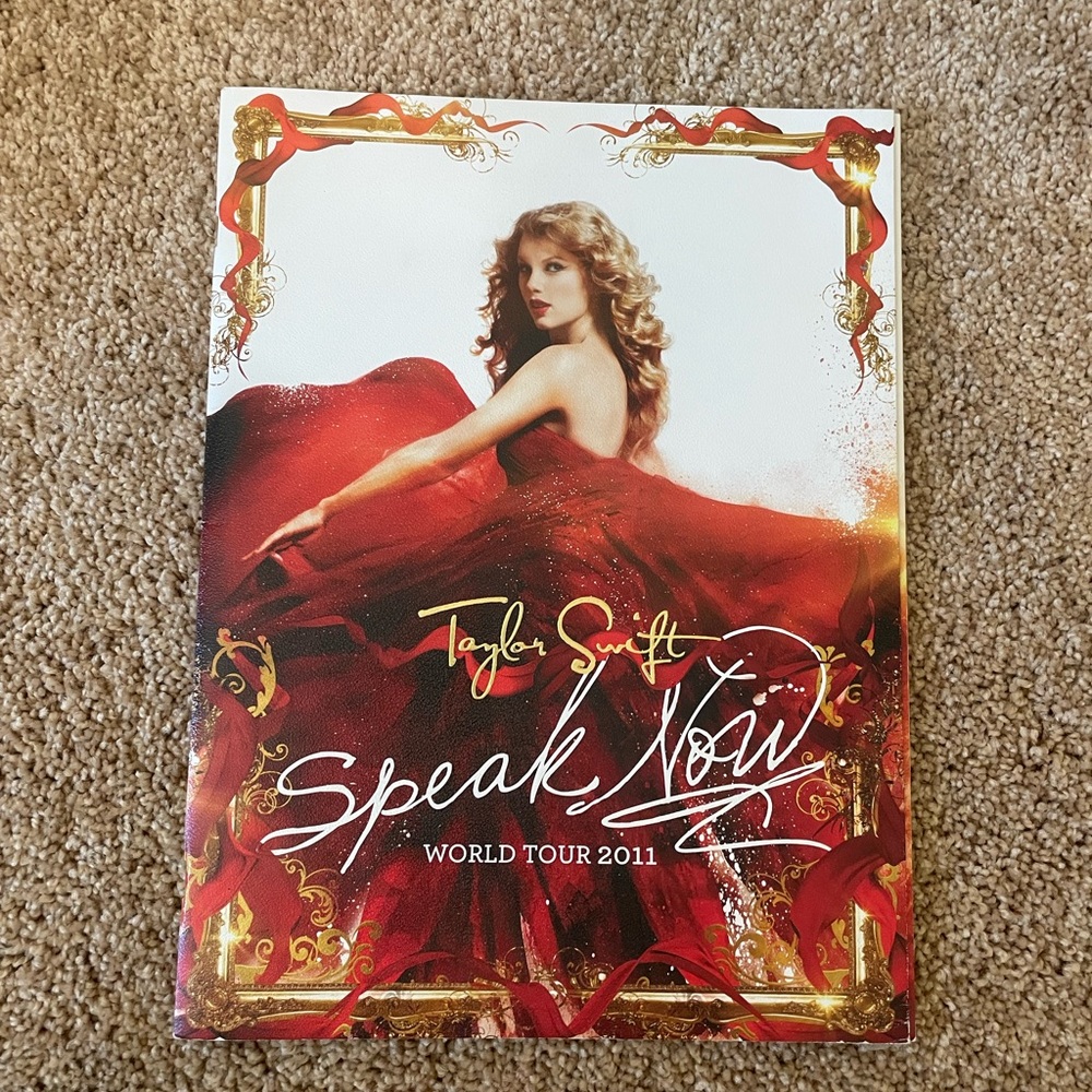 Taylor swift photo album from speak now tour 2011